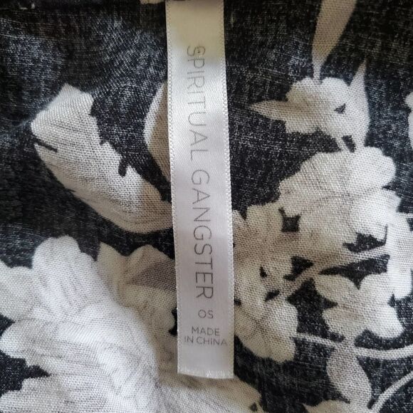 Spiritual Gangester Black and White Floral Kimono Robe - Picture 7 of 8